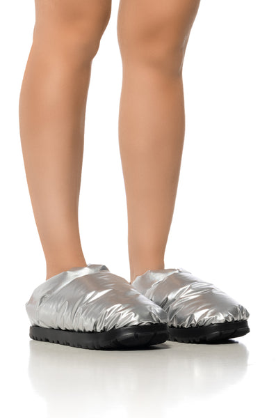 ☆人気☆【UGG】☆UGG Spaceslider Slipper☆Silver☆ Amazon.com | UGG Women's Spaceslider Slipper Slipper, Black