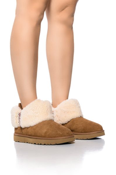 UGG ULTRA MINI BRAID BOOTIE IN CHESTNUT – AKIRA