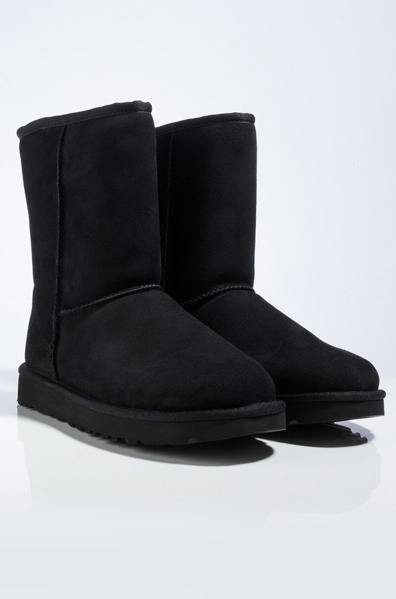 Detail View Ugg Womens Classic Short Heritage Boots in Black view 9
