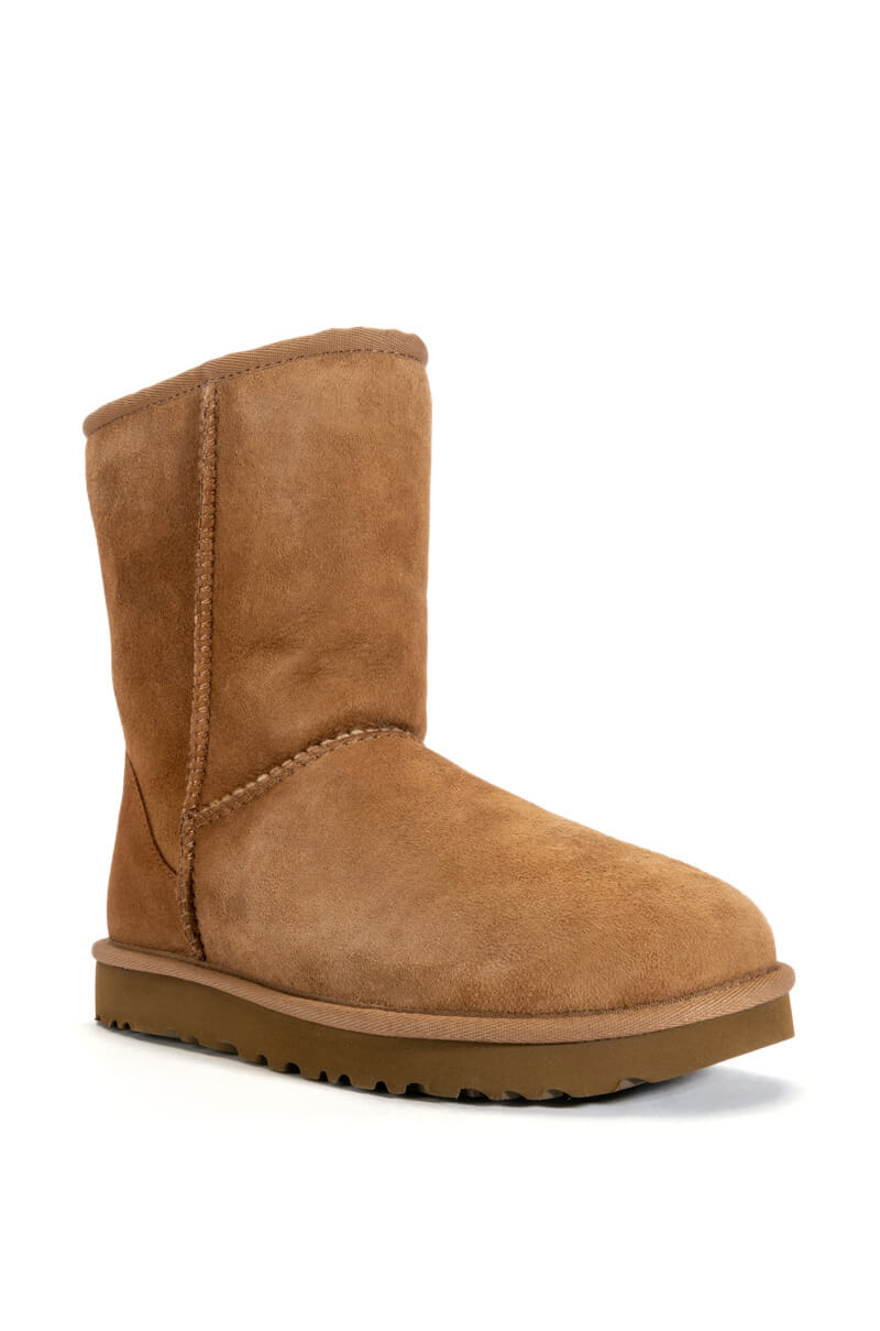 Back View Ugg Womens Classic Short Heritage Boots view 5