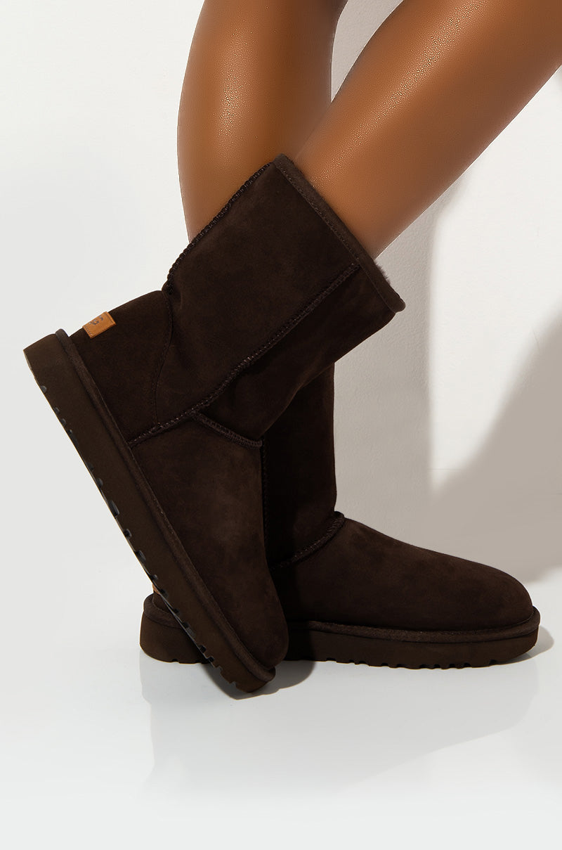 Side View Ugg Womens Classic Short Heritage Boots in Chocolate