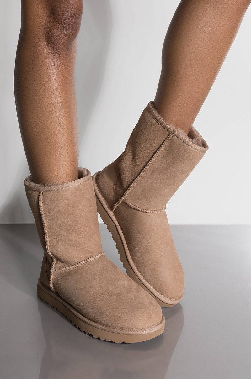 Front View Ugg Womens Classic Short Heritage Boots in Fawn