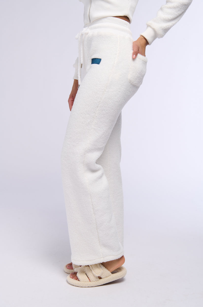 Side View Ultra Fuzzy Wide Leg Jogger