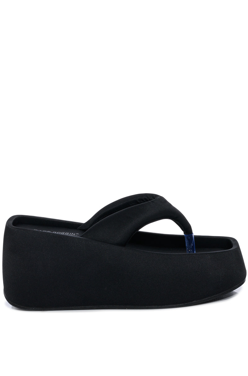 Side View Veronica Basic Flatform Flip Flop Sandal In Black 1