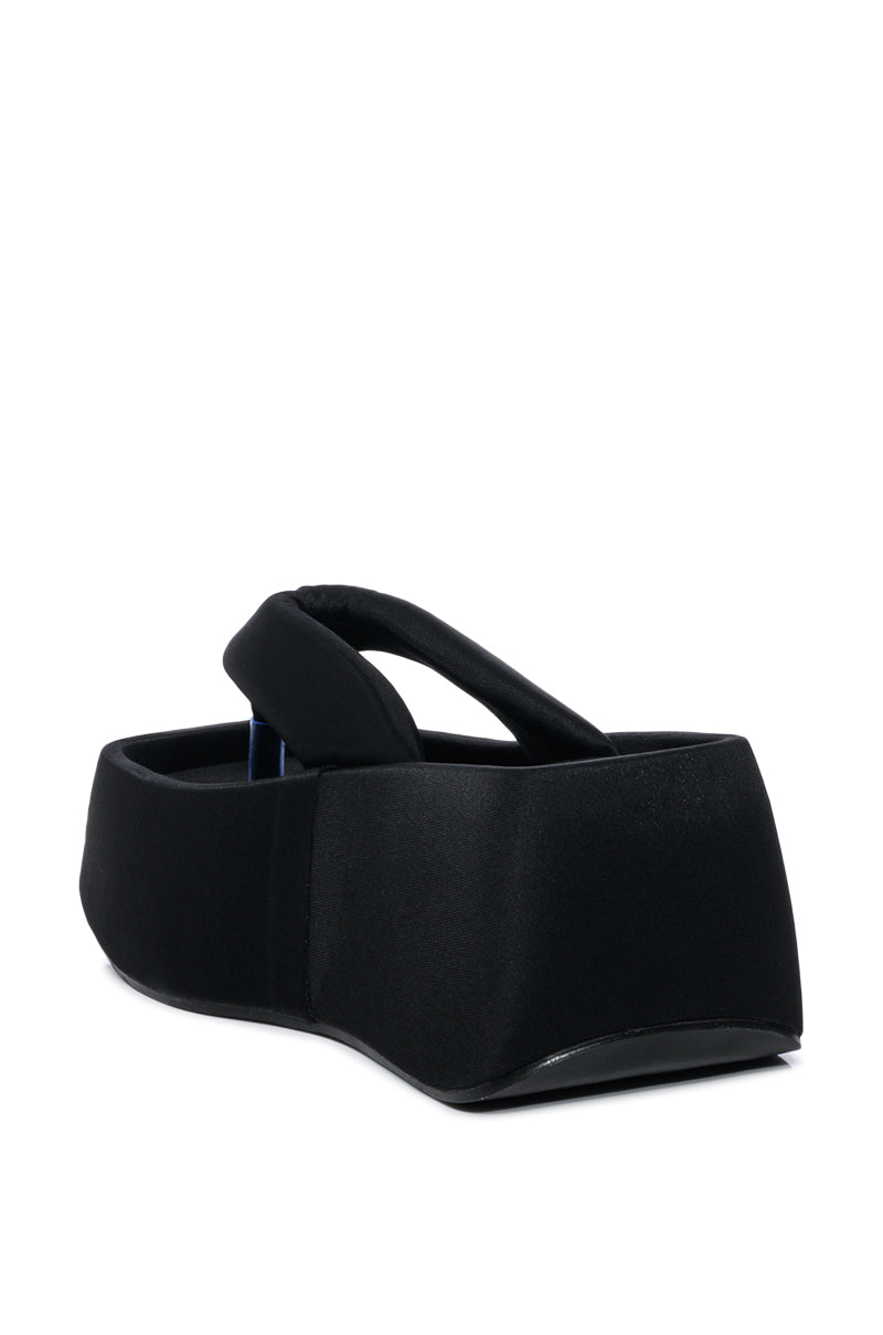 Detail View Veronica Basic Flatform Flip Flop Sandal In Black 3