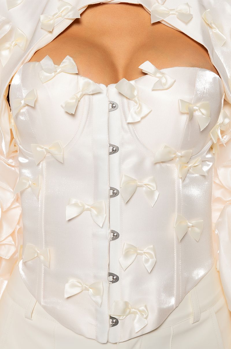 https://www.shopakira.com/media/catalog/product/cache/2fe4d03ca6777fca30f422575217cd53/e/d/edwardian-bow-adorned-corset_ivory_8_8.jpg