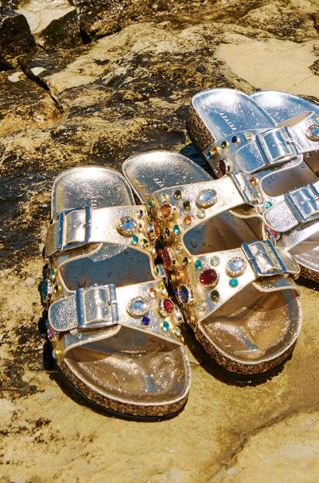 Extra View Azalea Wang Bayleaves Gold Embellished Sandal