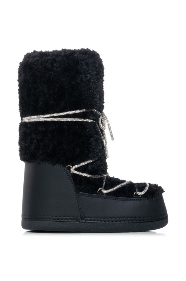 Extra View Azalea Wang Olwen Black Fuzzy Moon Boot With Sparkle Laces