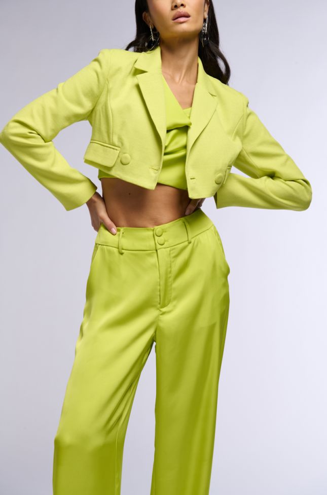 Extra View Everywhere Cropped Spring Blazer In Light Green