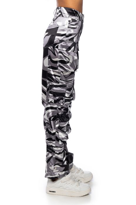 BONNE SOIREE CAMO CARGO PANTS IN BLACK GREY