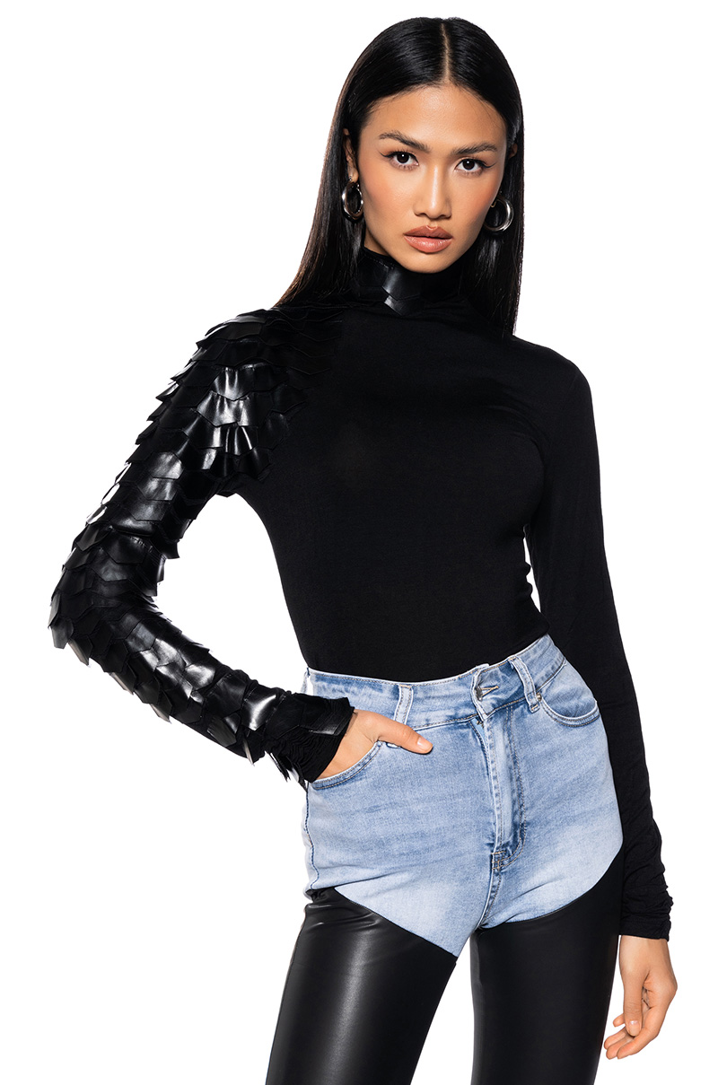 Akira Plus Meet in The Middle Long Sleeve Scale Top | Black | Size 2x